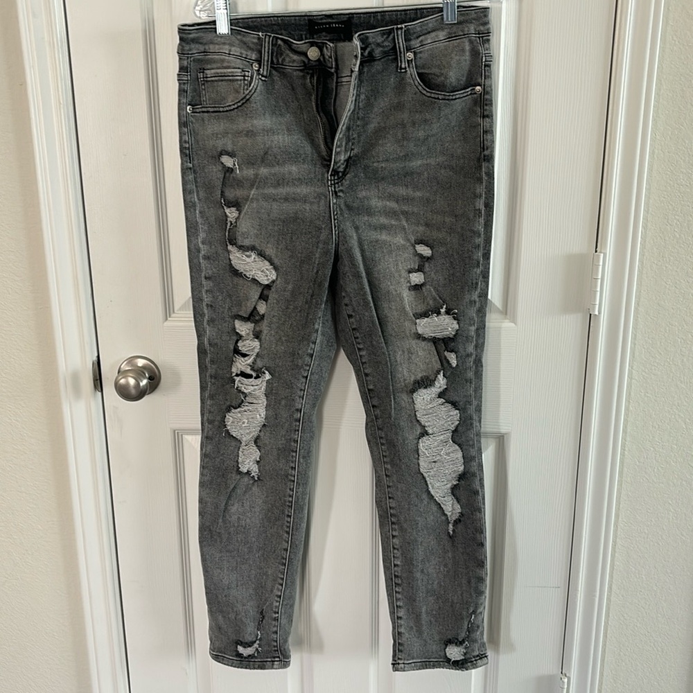 Risen Distressed Black Jeans